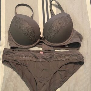 Lace Trim T-Shirt Bra & Bikini Brief Set - gray

Panties size medium 
NWOT